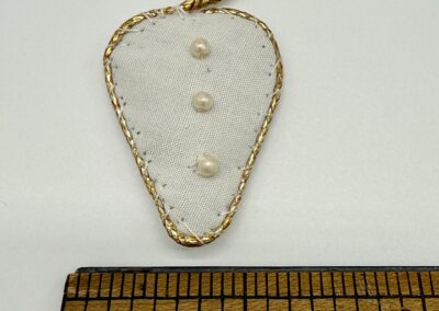 Devotional Hand-Sewn Heart with Gold Outline NZ0004f