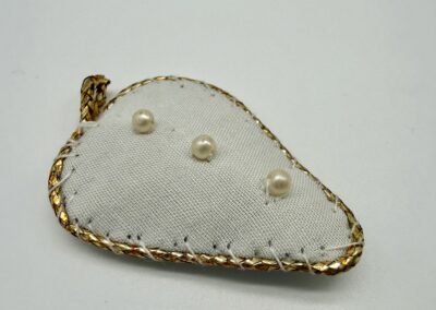Devotional Hand-Sewn Heart with Gold Outline NZ0004d