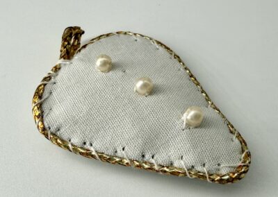 Devotional Hand-Sewn Heart with Gold Outline NZ0004b
