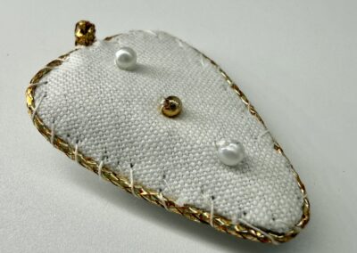 Devotional White Hand-Sewn Heart with Gold Outline NZ0005a