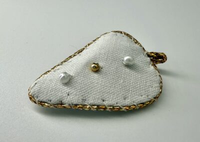 Devotional White Hand-Sewn Heart with Gold Outline NZ0005f