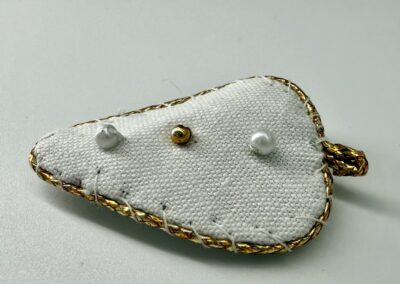 Devotional White Hand-Sewn Heart with Gold Outline NZ0005b