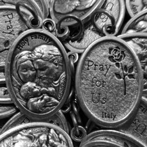 Holy Family Medal – Jesus, Mary & Joseph – Silver-Plated ZAMAC