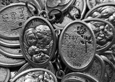 Holy Family Medal – Jesus, Mary & Joseph – Silver-Plated ZAMAC: H000005