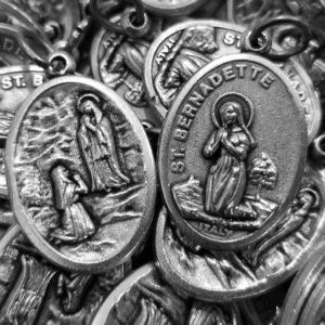 Our Lady of Lourdes & Saint Bernadette Medal – Silver-Plated ZAMAC – Made in Italy – 1"
