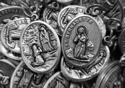 Our Lady of Lourdes & Saint Bernadette Medal – Silver-Plated ZAMAC – Made in Italy – 1"