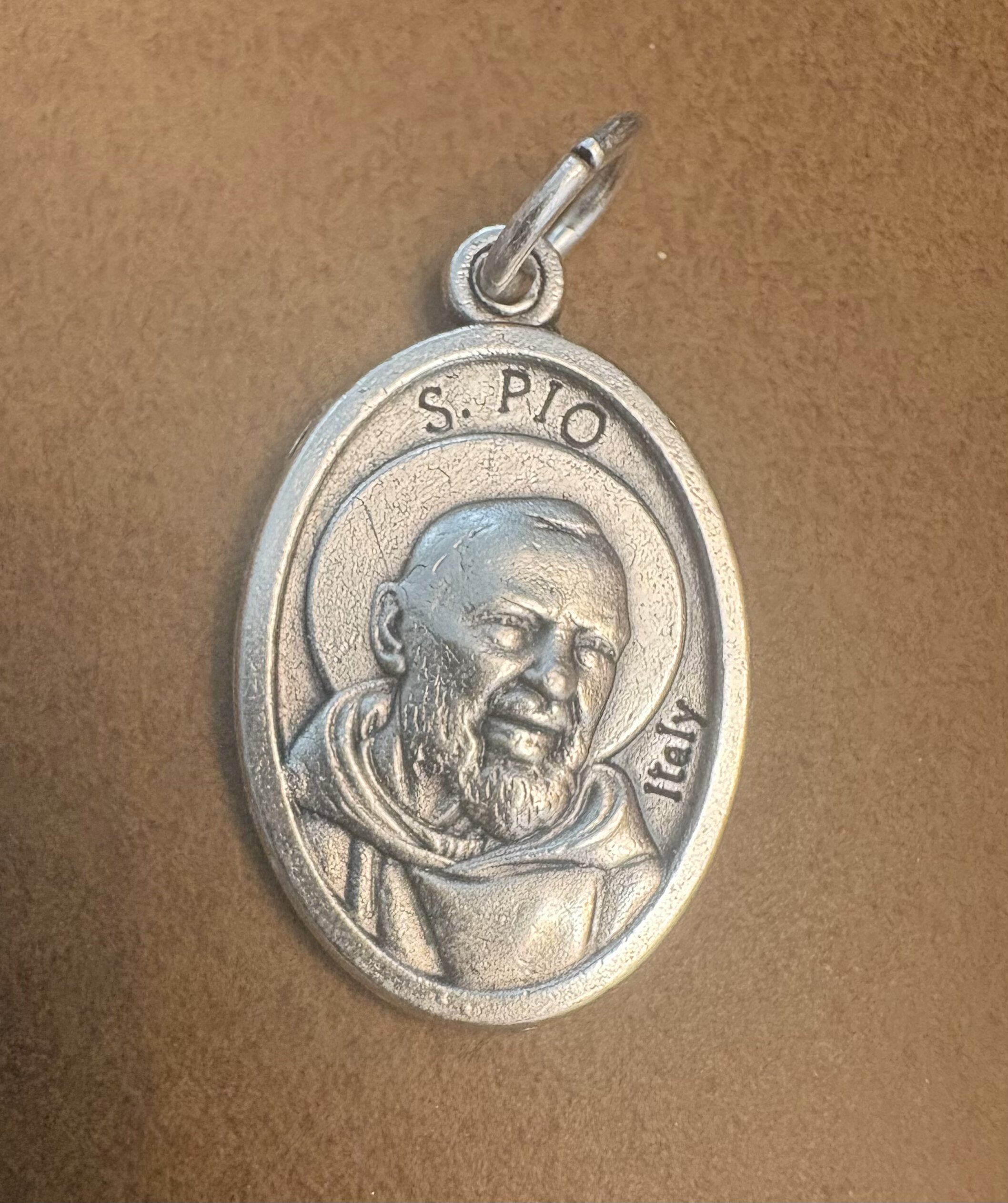 Saint Padre Pio Medal Silver-Plated ZAMAC 1″ Saint Padre Pio Medal Silver-Plated ZAMAC 1"